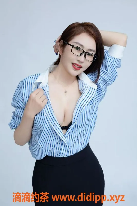 厦门楼凤-湖里五缘湾柳岩，服务系可毒，胸推体验