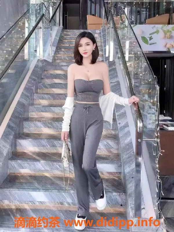 杭州楼凤-上城乔伊，身材火辣，800起享舌吻服务