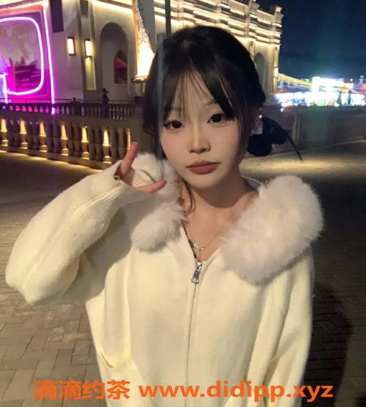 成都楼凤-成华区19岁丹丹，162身高A杯，服务超贴心