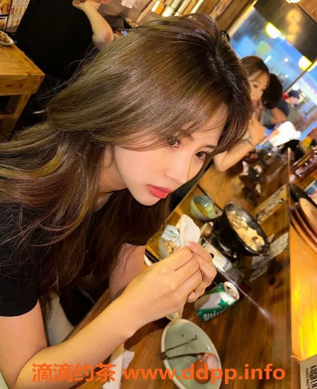 杭州上门服务-滨江滨汇之都20岁e杯小姐，服务热情