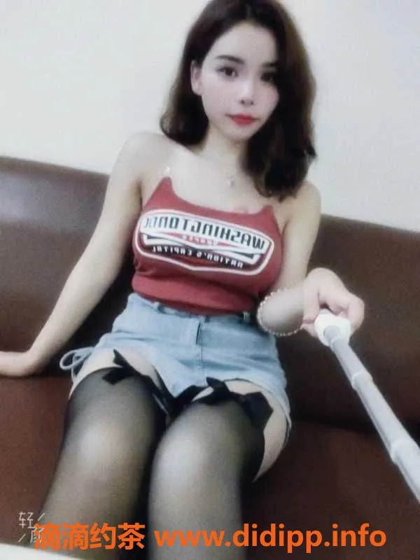 广州楼凤-花都沐足妹妹兼职柠檬，155cm 23岁