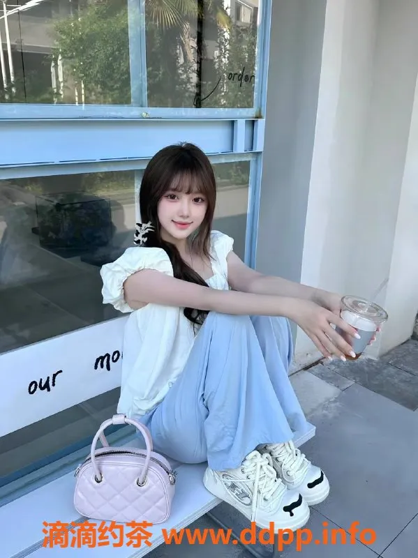 广州楼凤-天河小米粒，18P嫩妹服务，舌吻体验