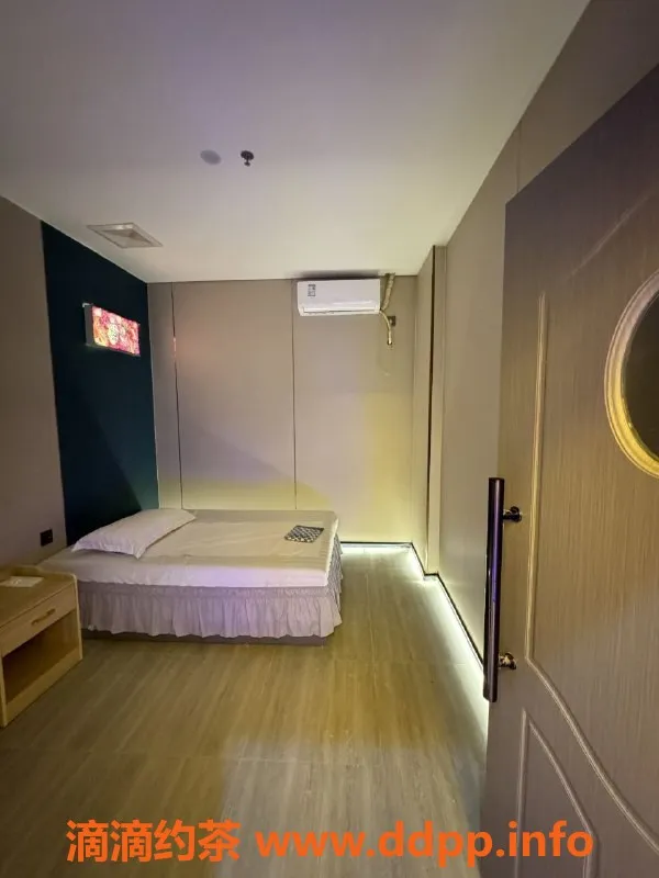 深圳楼凤-龙华上官，丝袜诱惑，预约价398元