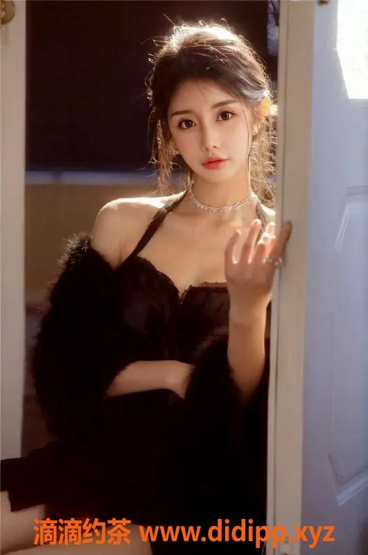 上海上门服务-心怡，闵行24岁B罩杯美眉，900元40分钟服务