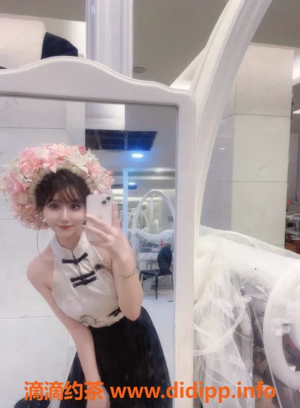 福州楼凤-台江区Ancy，24岁165cm，800元享鸳鸯浴服务