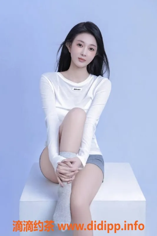 北京楼凤-朝阳三元桥高素质妹子艾比，身高170体验不一样的陪伴