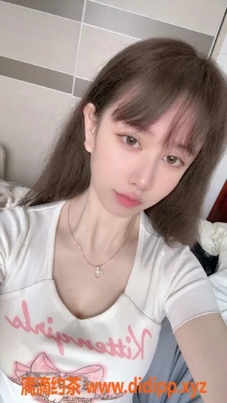 上海楼凤-上海徐汇甜甜喵，21岁高挑美女，1000元60分钟服务