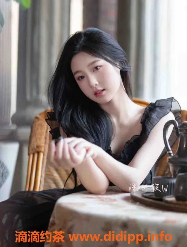 深圳外围-深圳广州高端外围空姐情花池，年轻美丽等你来约