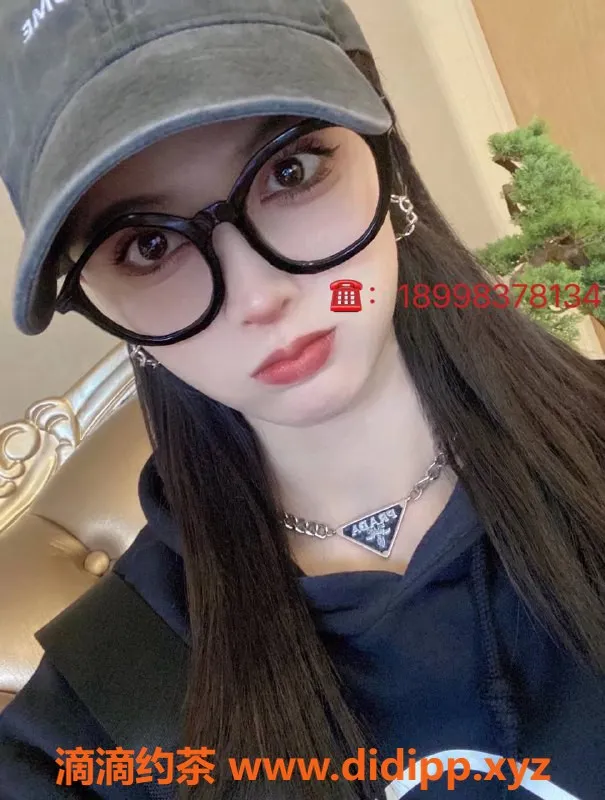 深圳楼凤-天河宝宝：18岁嫩模，三点私聊等你哦