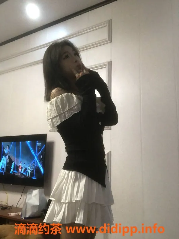 成都楼凤-成都小莹，163cm、90斤，17岁嫩妹服务！