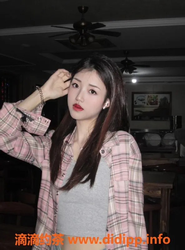 重庆楼凤资源信息,优优酱，20岁大学生，165cm，B罩杯回兴女神