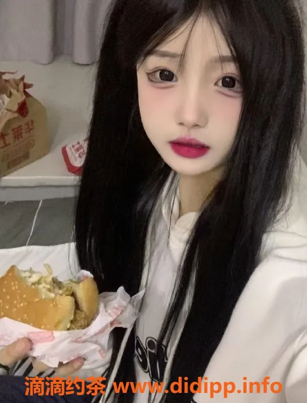 重庆楼凤-重庆机场附近乖乖妹，165cm 18岁 B杯