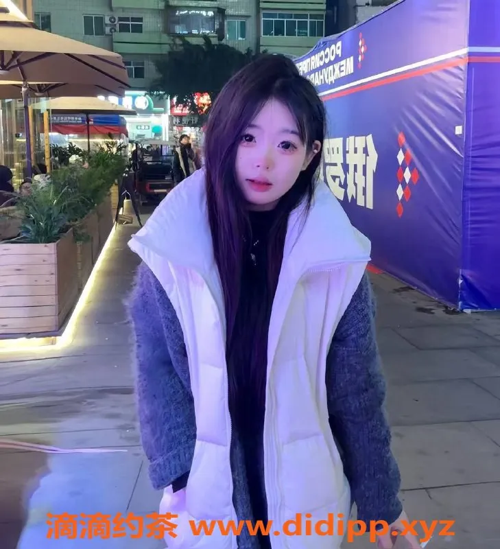 成都楼凤-成都五筒，160身高D罩杯，600元体验服务