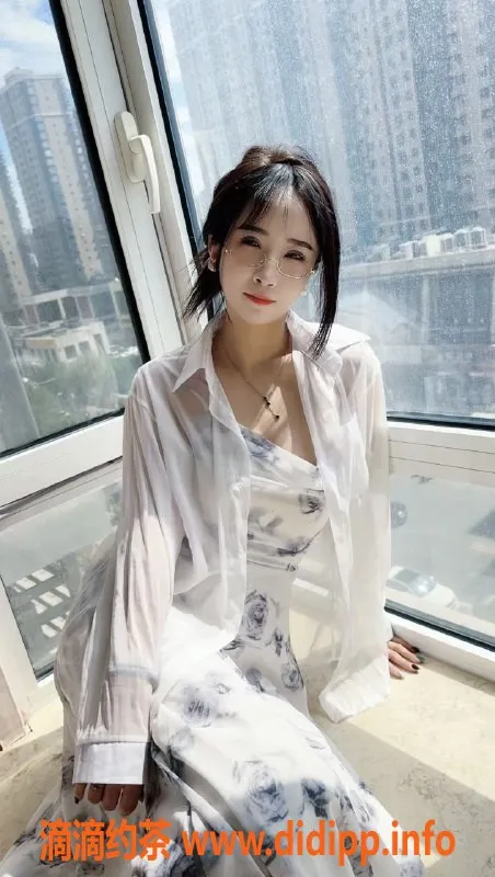 北京楼凤-双井小兜兜 22岁165cm 女友系 1200元/次