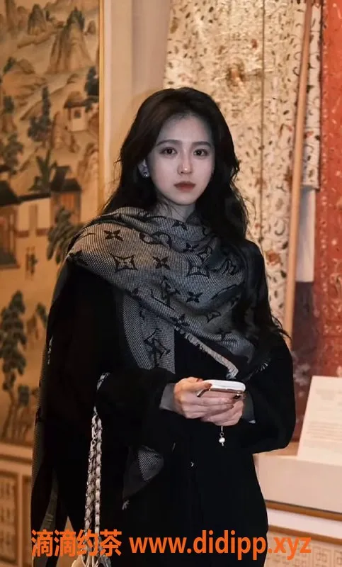 广州楼凤-天河御姐莫莫酱，夜课12P！