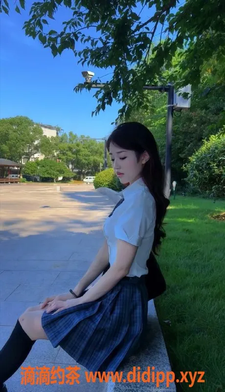 重庆楼凤-20岁优优酱，165cm温柔大学生，服务贴心