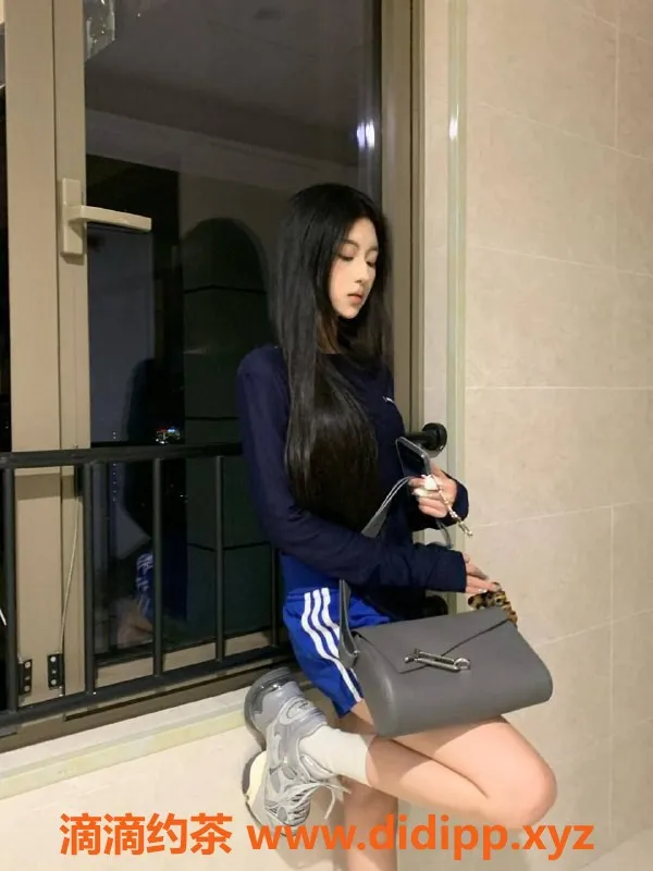 杭州楼凤-云允儿：165cm甜美学妹，价格实惠，服务多样