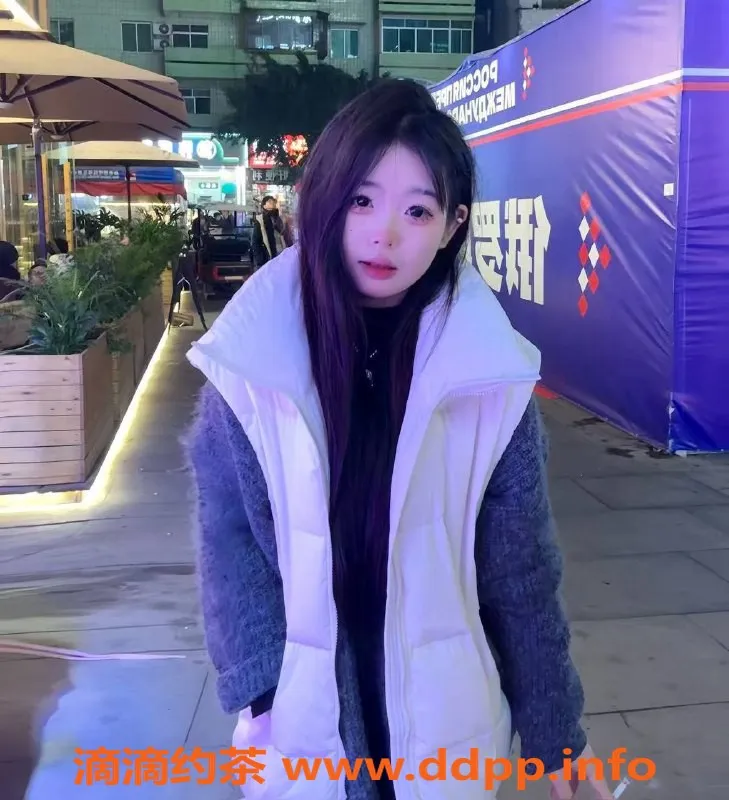 成都楼凤-15岁新人五筒 胸围D 600元独享服务