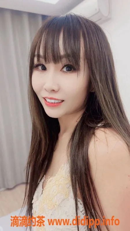 郑州楼凤-金水区佳佳，27岁165cm C罩杯，超值双飞服务