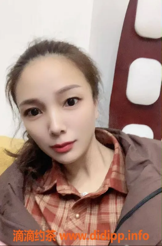 武汉楼凤-甜美女郎糖糖，165cm，53斤，夜场15米