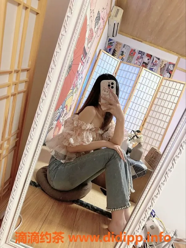 武汉楼凤-光谷绾绾，年龄19，胸围95，价格500元