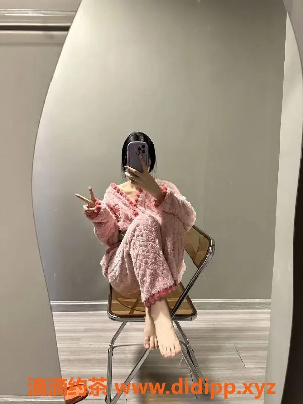 武汉楼凤-光谷绾绾，年龄19，胸围95，价格500元