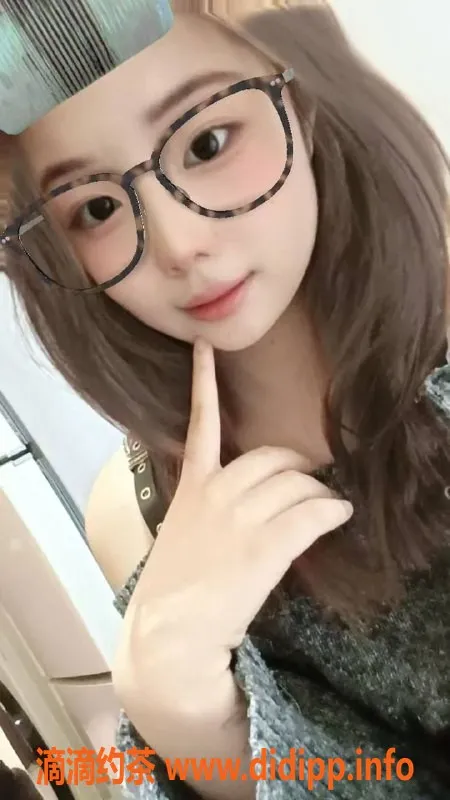 成都楼凤-武侯区19岁甜妹淼淼，165cm性感体操伴侣