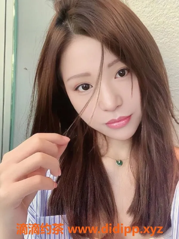 杭州楼凤资源信息,上城区小画老师，24岁D罩杯，超值包夜688元