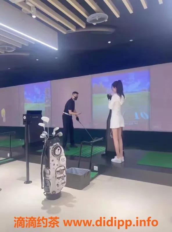 上海楼凤-上海展展，21岁空姐，身高170，95斤D胸