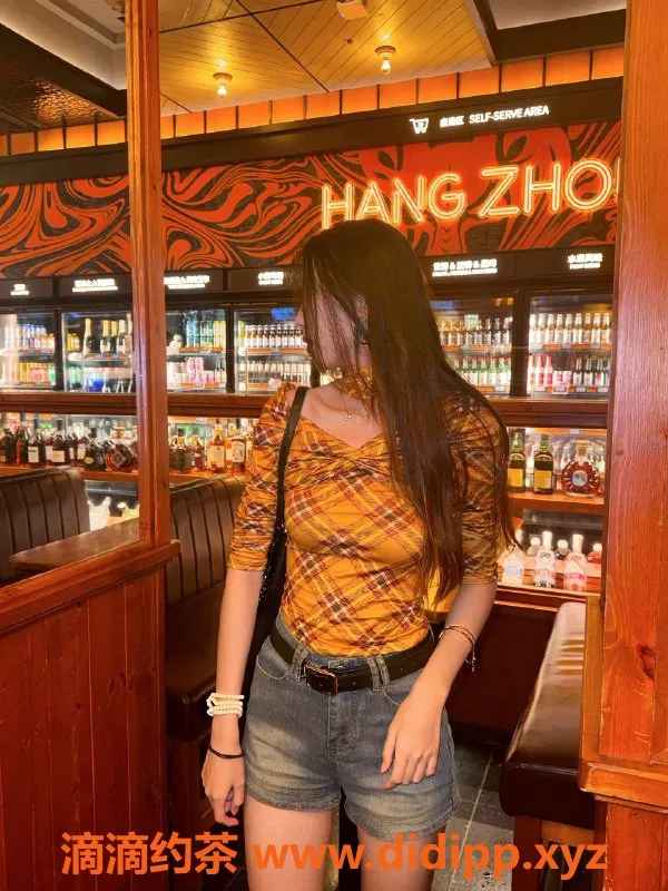 杭州楼凤-甜甜在西湖，长腿美女1200起价，轻SM可选