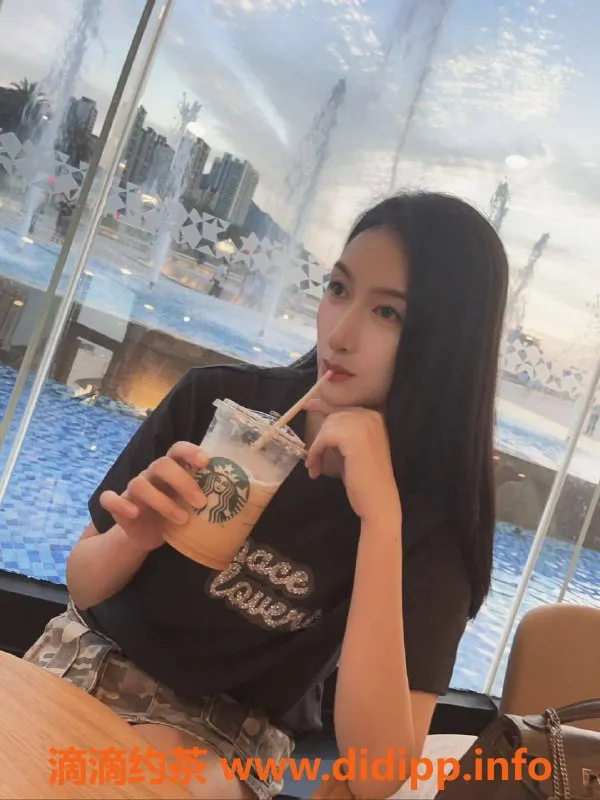 厦门楼凤-思明空姐CC，身高六米，做舌吻服务