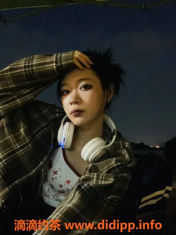 杭州楼凤-拱墅音小猫，900元嫩妹69互舔服务