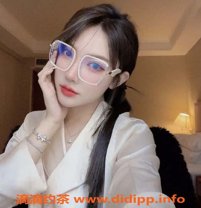 上海楼凤资源信息,黄浦丽娜，173高挑美女，性感C+，2000P服务