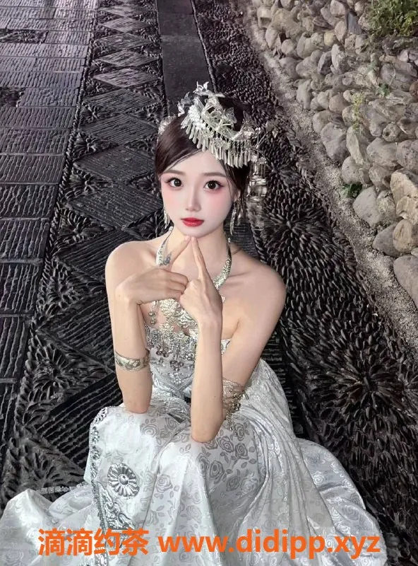 上海楼凤-静安甜瓜19岁，168CM身高D罩杯提供多种服务