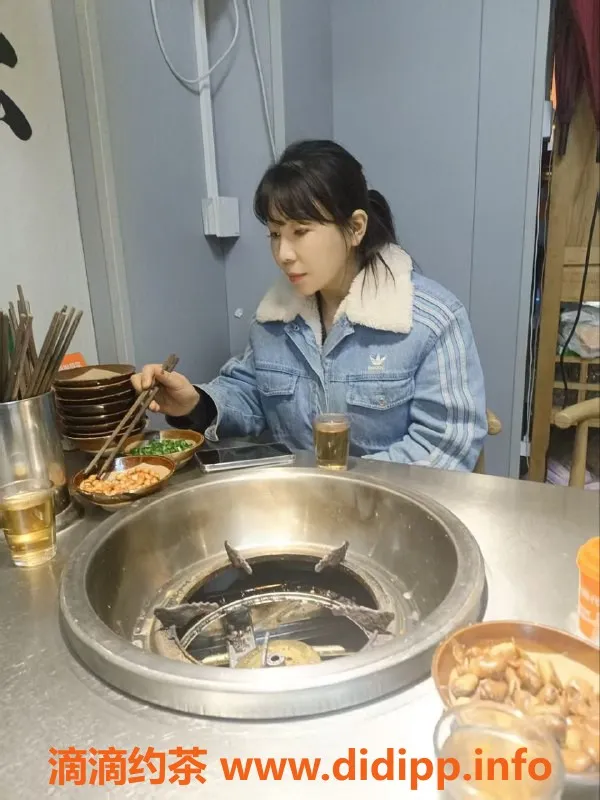 成都楼凤-成华区全能少妇向日葵，4p特惠服务