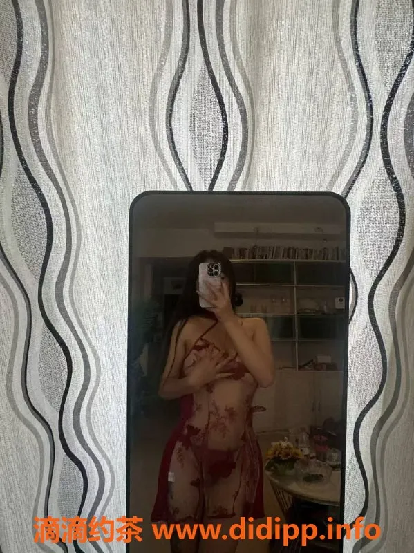 长沙楼凤-岳麓区金贝儿，165cm C+胸，23岁，陪浴服务