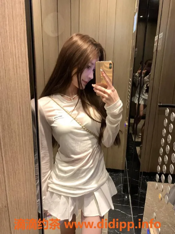 杭州楼凤-19岁小小林，身高163cm，火辣身材可约！