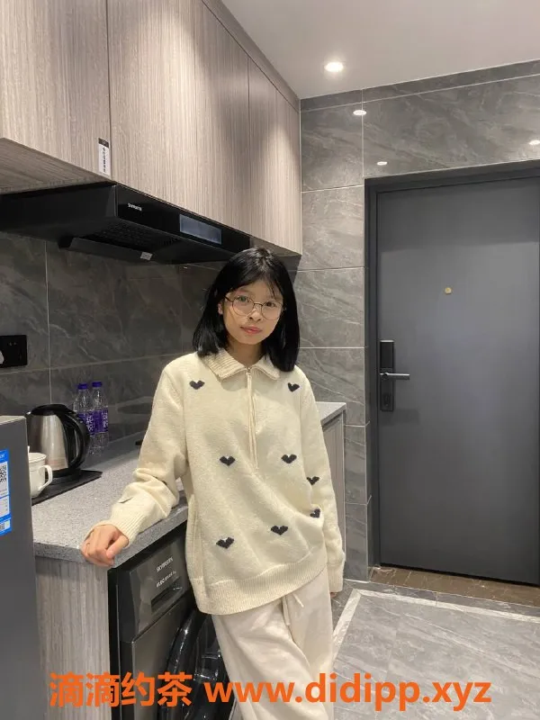 广州楼凤-天河冰玉，舌吻69p体验，700p让你欲罢不能