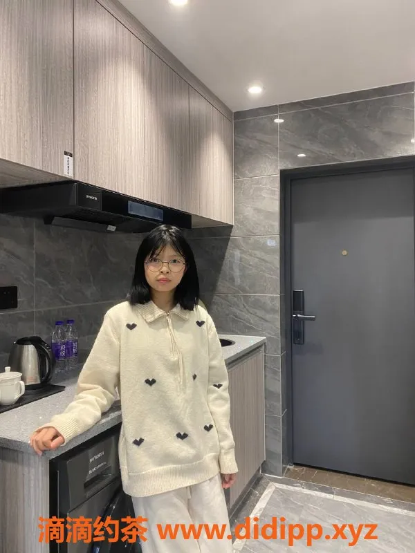 广州楼凤-天河冰玉，舌吻69p体验，700p让你欲罢不能