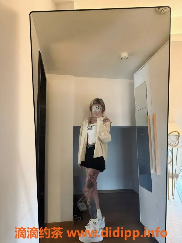 上海楼凤资源信息,虹口小7，19岁，162cm，44kg，口69调情服务