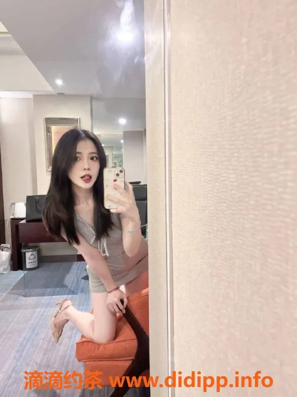 广州楼凤-白云金沙洲嫩妹小妮 10P鸳鸯浴体验