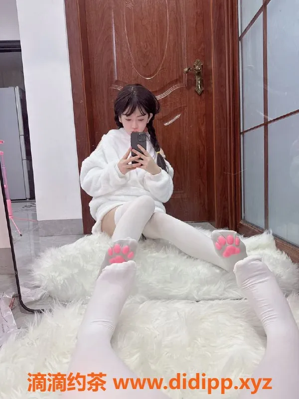 杭州外围资源信息,滨江区美少女小不点，165cm，90斤，服务丰富，1200元起