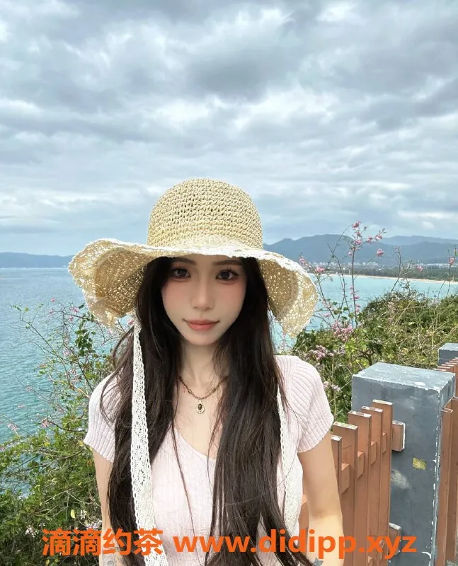 广州楼凤-佛山禅城御姐66，课费8P，享受舌吻和大长腿服务！