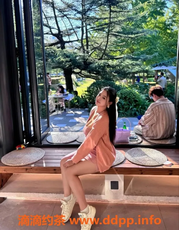 杭州上门服务-滨江F杯美女 18岁163cm 47kg 预约优质服务