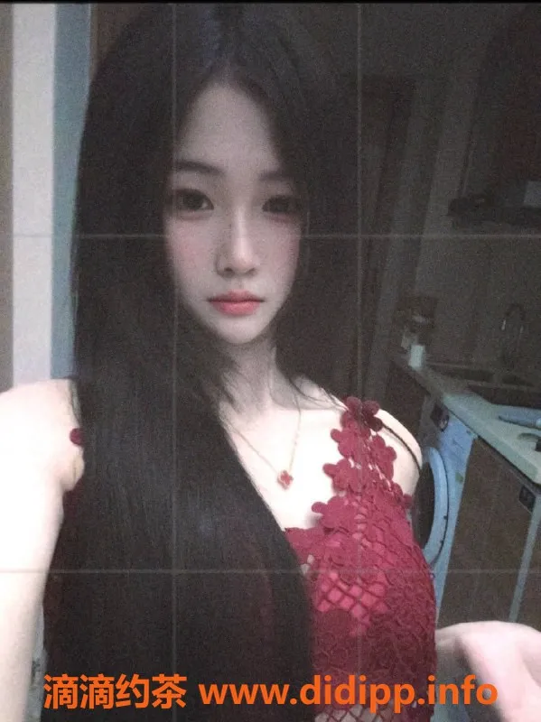 长沙楼凤-雨花区飘飘：161cm，45kg，白皙粉嫩，18岁女友式服务