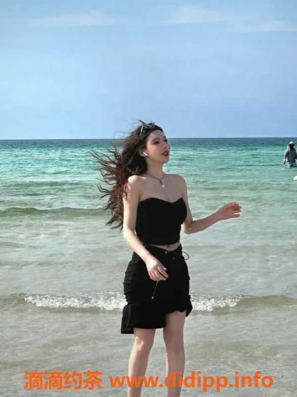 杭州楼凤-98年四川机车少女，168cm C罩杯，1400P起