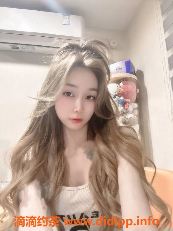 福州楼凤-台江区20岁姗姗，身高160，700元享甜蜜服务