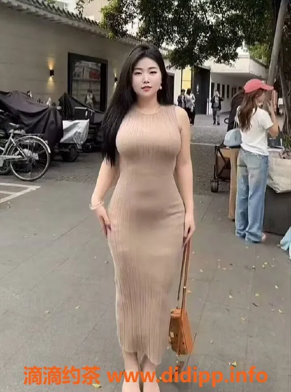 广州楼凤-佛山湘西格格-22岁170cm微胖尤物，茶水费350起