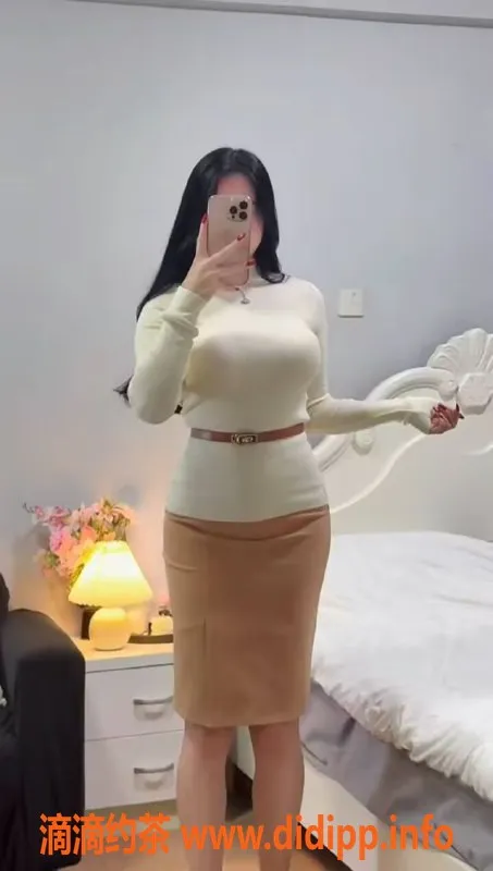 广州楼凤-佛山湘西格格-22岁170cm微胖尤物，茶水费350起