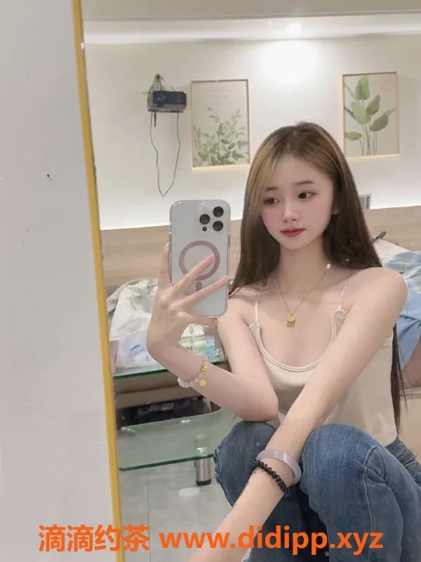 昆明楼凤-官渡颖宝，800元嫩妹三件套，白皙皮肤等你体验